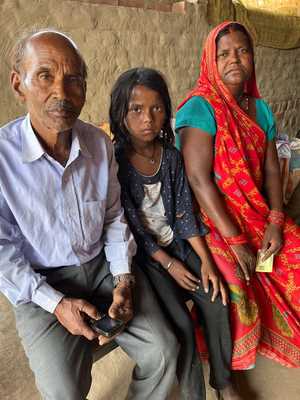 एक बेटी का बचपन यूं छिन जाना दुखद है, लखीमपुर की लवली का इलाज कराएंगे अदाणी